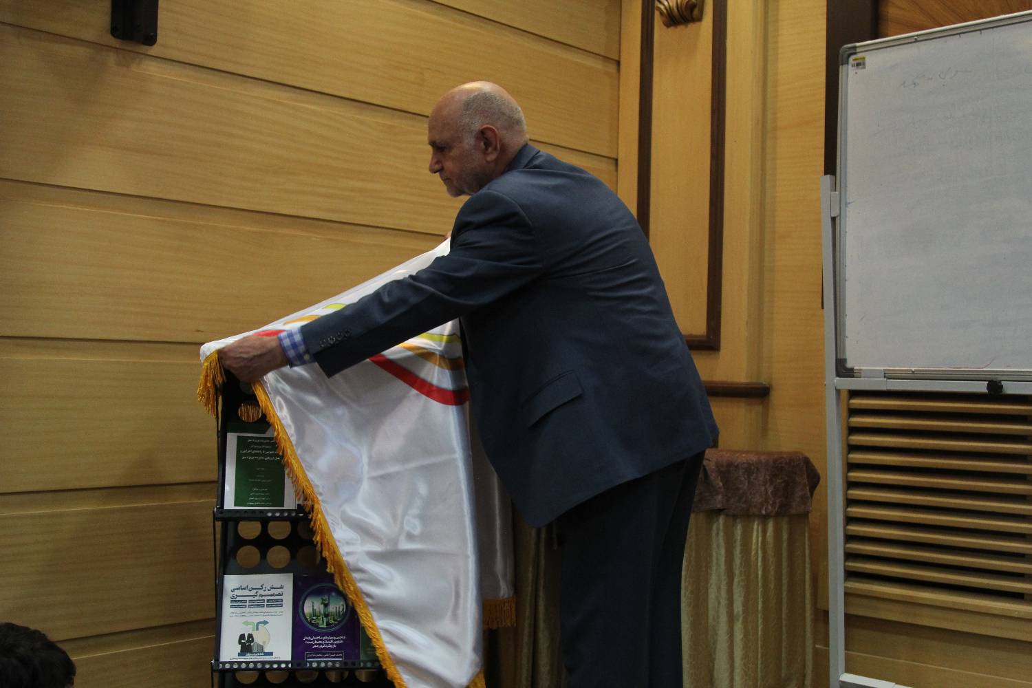 رونمایی کتاب- مدیریت پروژه سبز-همایش-انجمن مدیریت سبز ایران